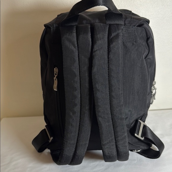 Baggallini Black Classic Travel Backpack Bag Pockets Zippers - Picture 4 of 15